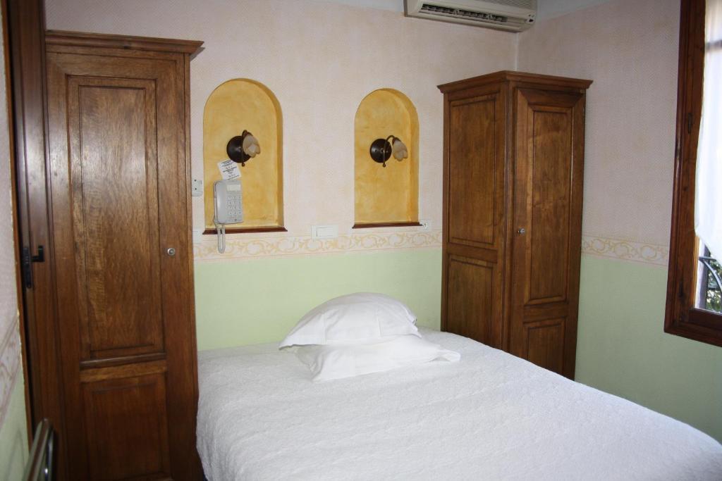 La Marjolaine Hotel Juan-les-Pins Room photo